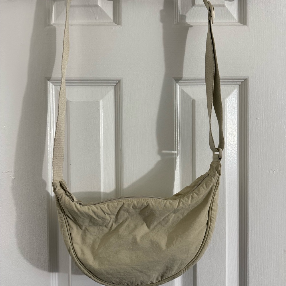 UNIQLO Round Mini Shoulder Bag